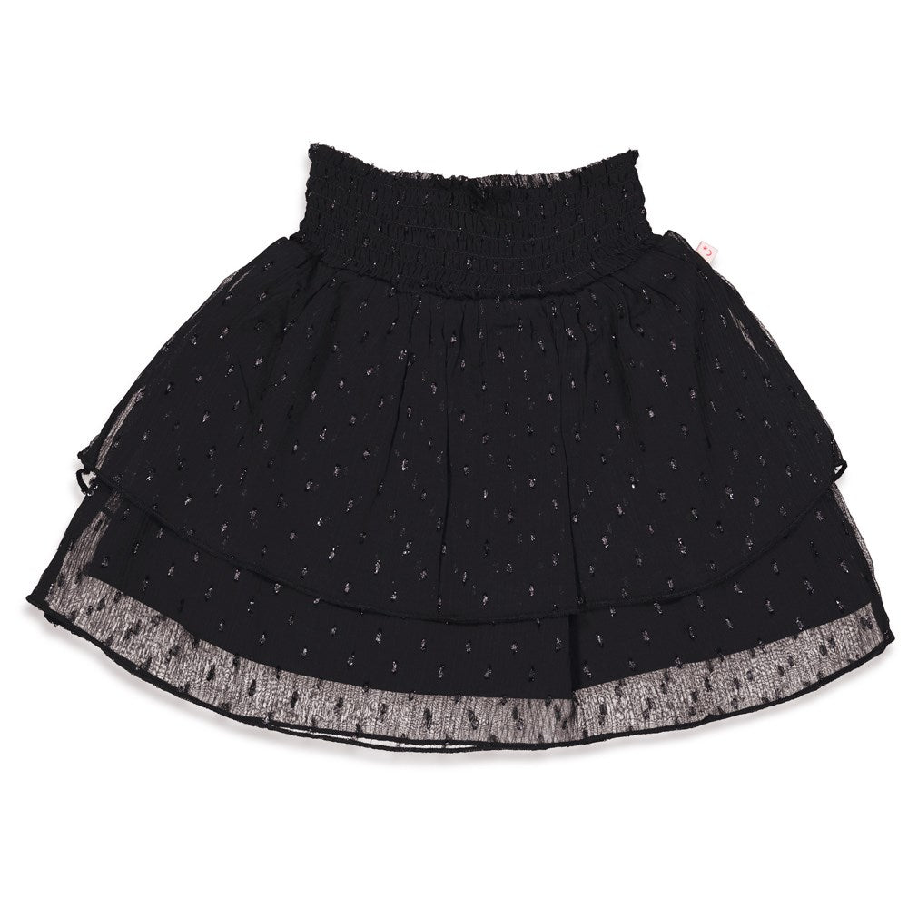 Beschreibung
Dieser glitzernde Volantrock verleiht jedem Outfit einen funkelnden Akzent. Mit seinem mehrlagigen Design und dem schimmernden Stoff sorgt er für eine elegante und lebendige Ausstrahlung. Perfekt, um bei besonderen Anlässen stilvoll zu glänzen und bewundernde Blicke auf sich zu ziehen.