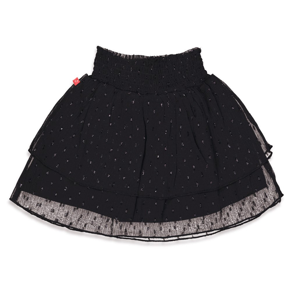 Beschreibung
Dieser glitzernde Volantrock verleiht jedem Outfit einen funkelnden Akzent. Mit seinem mehrlagigen Design und dem schimmernden Stoff sorgt er für eine elegante und lebendige Ausstrahlung. Perfekt, um bei besonderen Anlässen stilvoll zu glänzen und bewundernde Blicke auf sich zu ziehen.