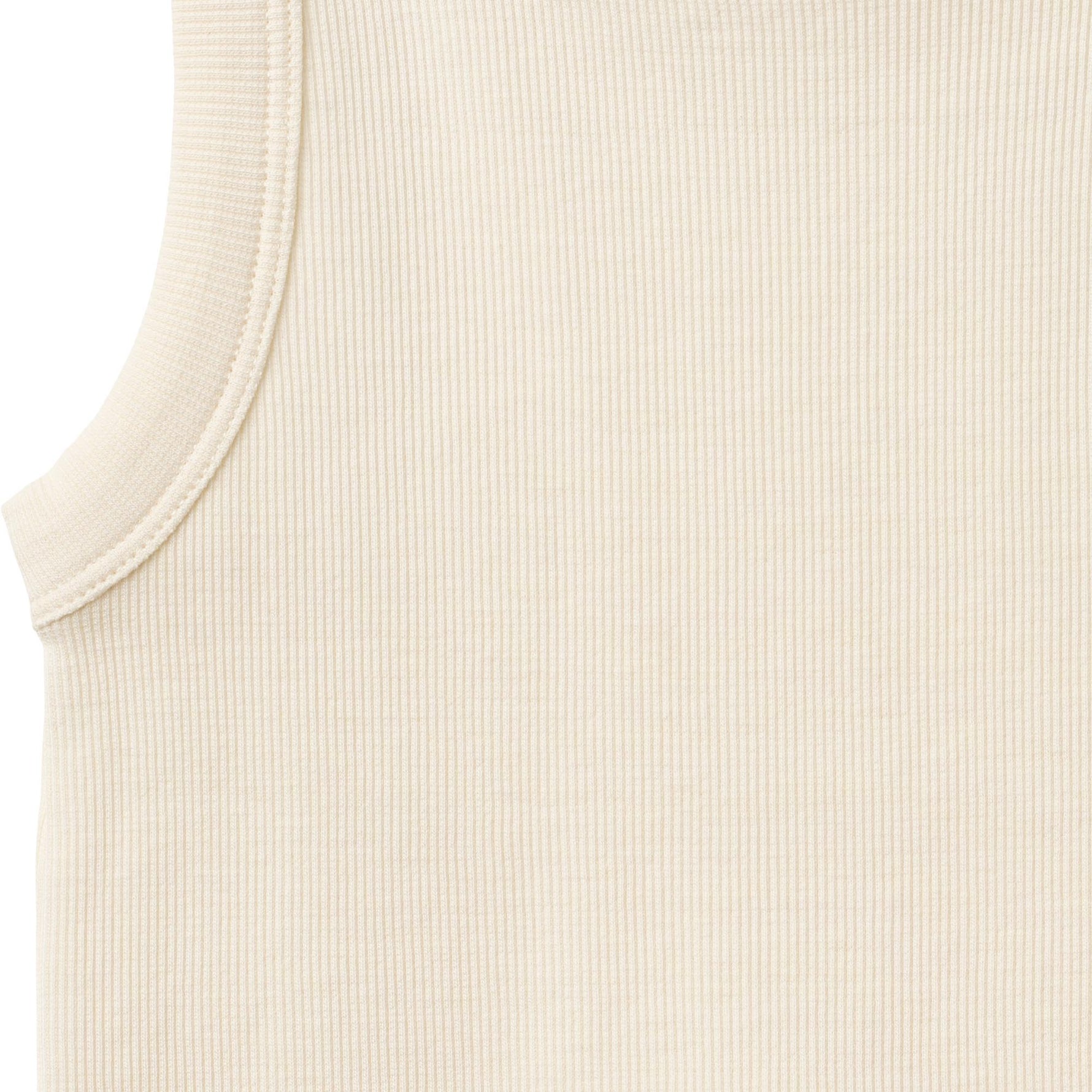Weiches Rip-Top für Mädchen in klassischem Design. Das Minka Rib Top von WHEAT besticht durch seine schlichte Eleganz und hohe Tragequalität. Perfekt zu Jeans, Röcken oder Leggings kombinierbar – ein vielseitiges Basics-Piece für jeden Anlass.