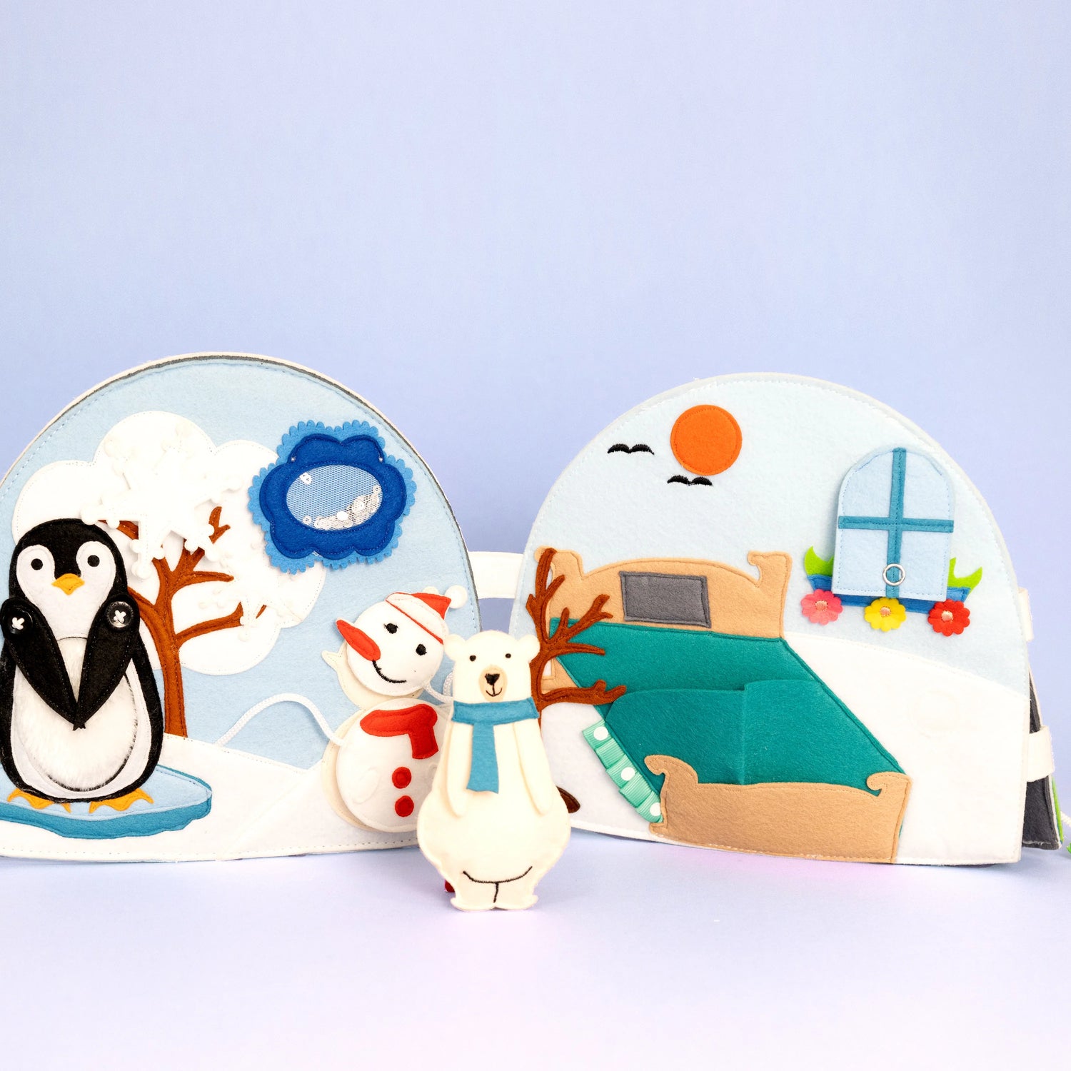 Dieser Travel Buddy Pinguin von Jolly Design ist das perfekte Abenteuer für Kinder ab 18 Monaten. Mit interaktiven Elementen wie Knöpfen, Reißverschlüssen und Schiebern entwickeln Kleinkinder spielerisch ihre motorischen Fähigkeiten. Die vielfältigen Texturen und arktischen Details regen Fantasie und Sinneswahrnehmung an. Aus zertifizierten, robusten Materialien hergestellt – ideal für Zuhause und unterwegs.