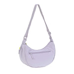 Die Umhängetasche Stretch Up in Lila vereint modisches Design mit praktischem Stauraum für den Familienalltag. Mit 4,4 Litern Volumen bietet sie Platz für Handy, Schlüssel und mehr. Das wasserabweisende Material und die flexible Bodenbreite sorgen für Komfort, während die Tasche sich einfach am Kinderwagen befestigen lässt. Ein stylischer Begleiter, der sich vielseitig kombinieren lässt.