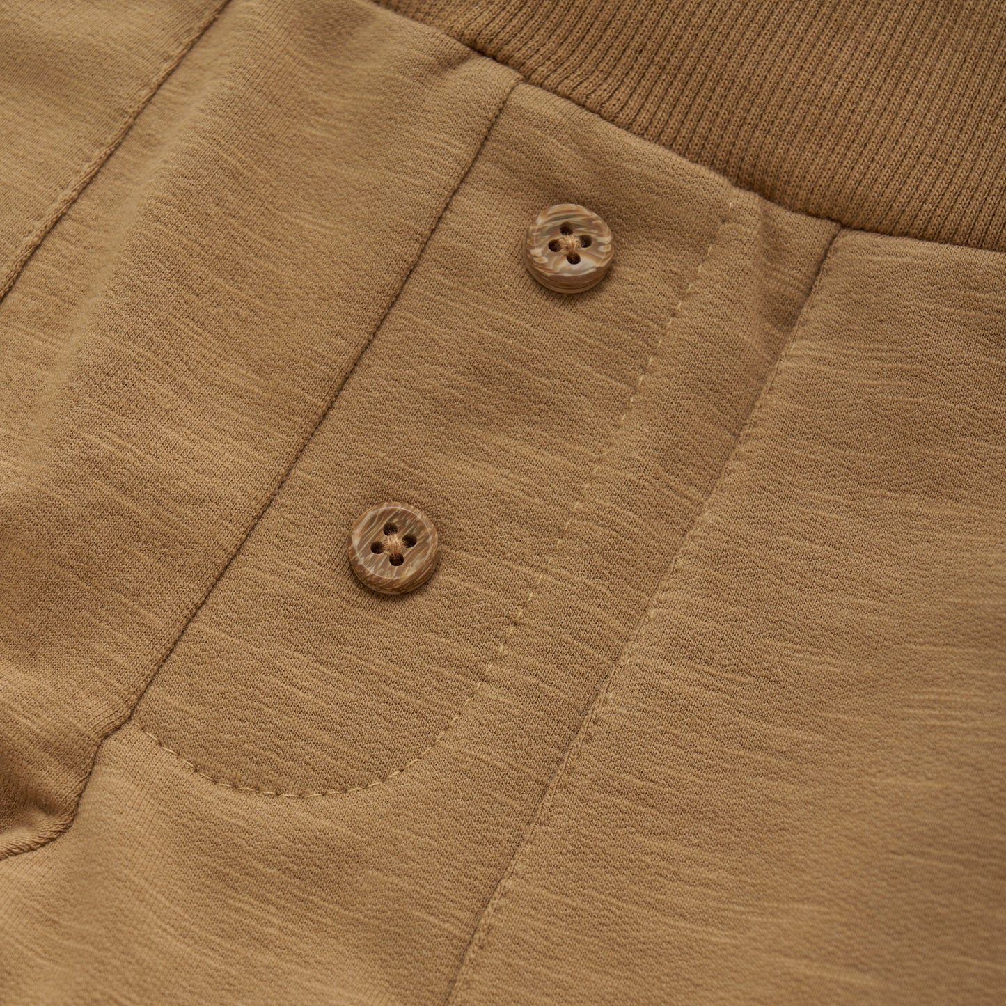Minymo. Diese Hose ist perfekt für aktive Babys und bietet Komfort und Stil in einem. Holen Sie sich jetzt dieses Must-Have für Ihren kleinen Wirbelwind!