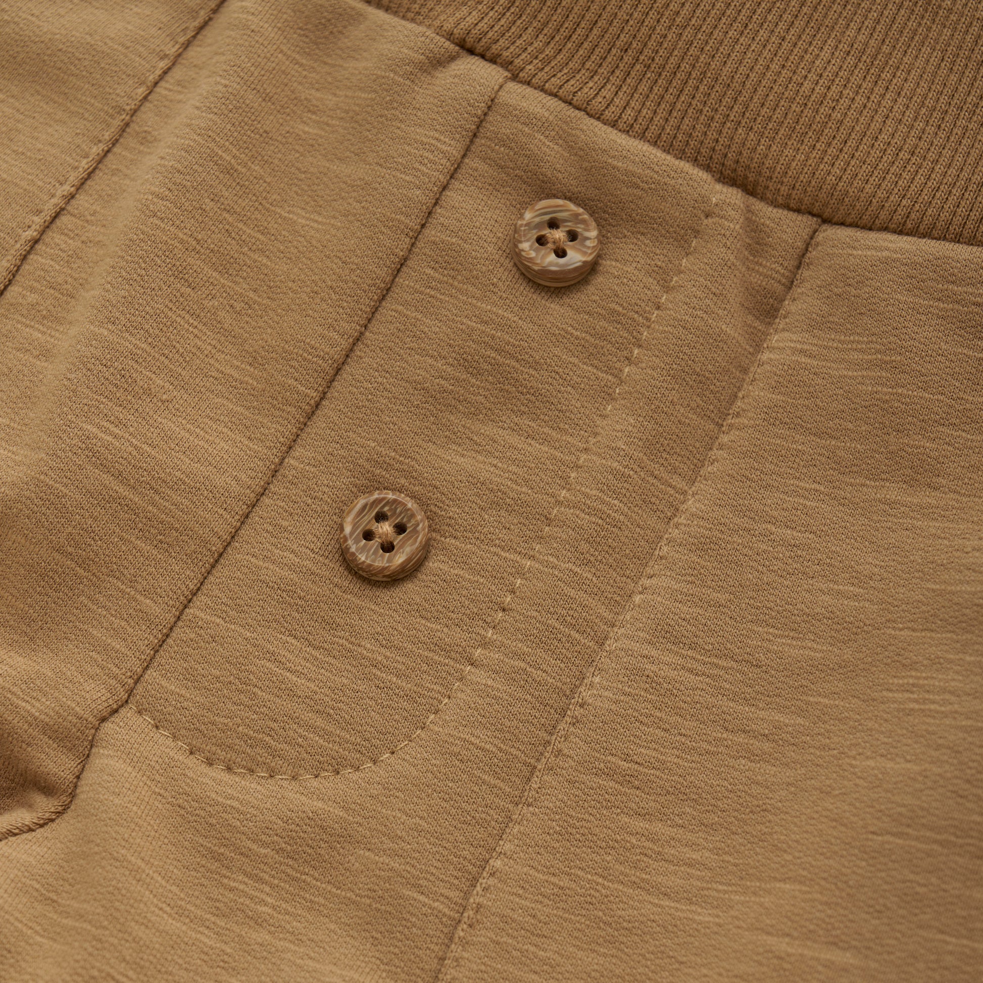 Minymo. Diese Hose ist perfekt für aktive Babys und bietet Komfort und Stil in einem. Holen Sie sich jetzt dieses Must-Have für Ihren kleinen Wirbelwind!