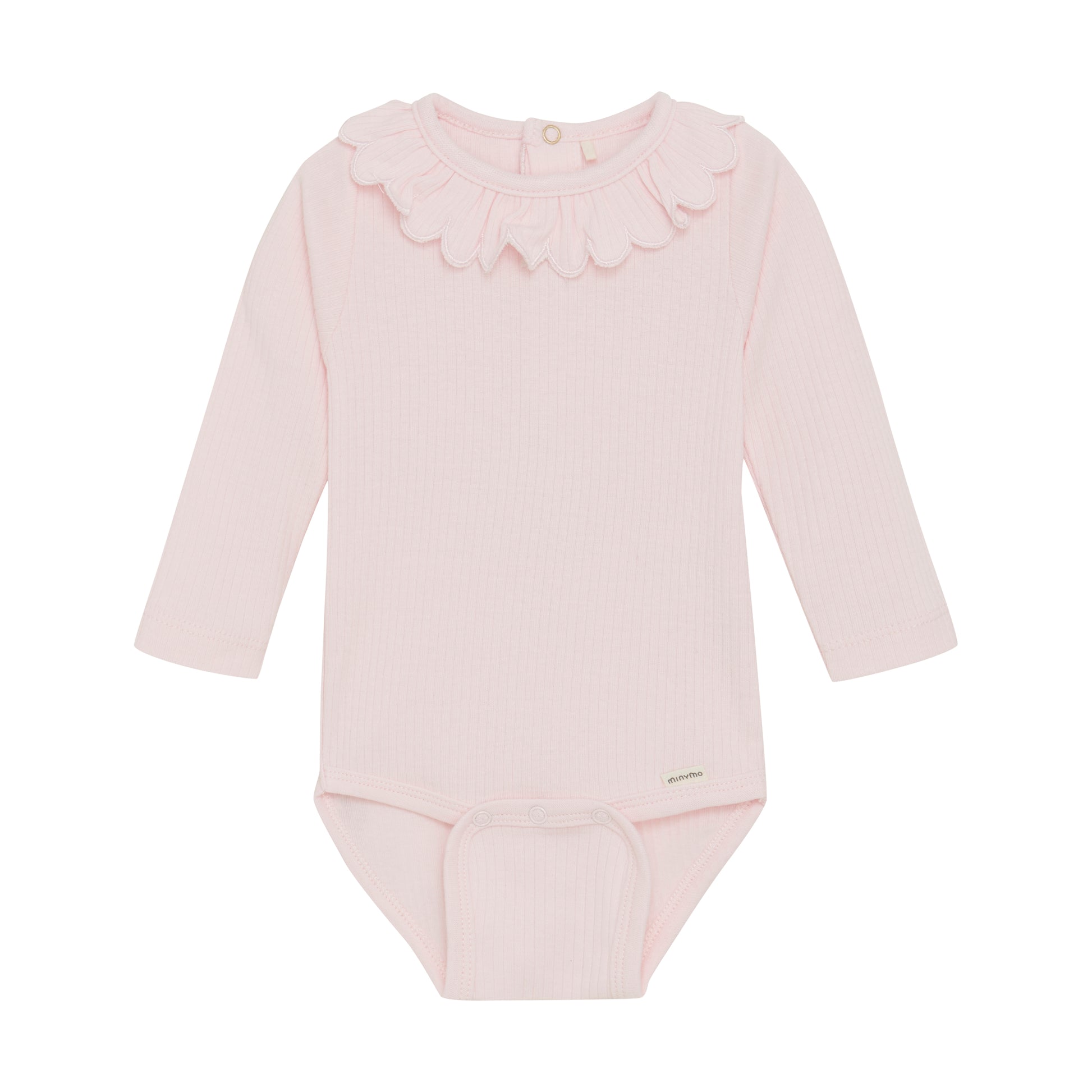 Dieser langärmlige Body von MINYMO in zartem Rosa besticht durch verspielte Rüschen und sorgt für einen charmanten Look.