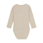 Der beige Body von MINYMO zeichnet sich durch seine feinen Holzknöpfe aus und überzeugt durch hochwertige Verarbeitung und angenehme Passform.