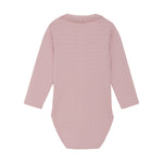 Dieses lilafarbene Body von MINYMO begeistert mit verspielten Rüschen am Kragen und zarten kleinen Details, die für einen charmanten Look sorgen.