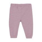 Entdecken Sie die lila Sweatpants von MINYMO, verziert mit charmanten herzförmigen Knöpfen – perfekt, um Komfort und Stil mühelos zu verbinden.
