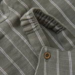 Dieser gestreifte Body von MINYMO bezaubert mit süßen kleinen Holzknöpfen und sorgt für einen verspielten Look.