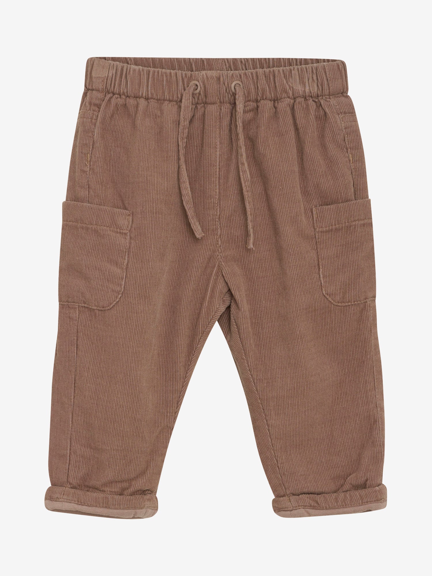 Diese braune Cordhose von MINYMO bringt mit ihren praktischen Seitentaschen spielerischen Komfort in deinen Alltag.