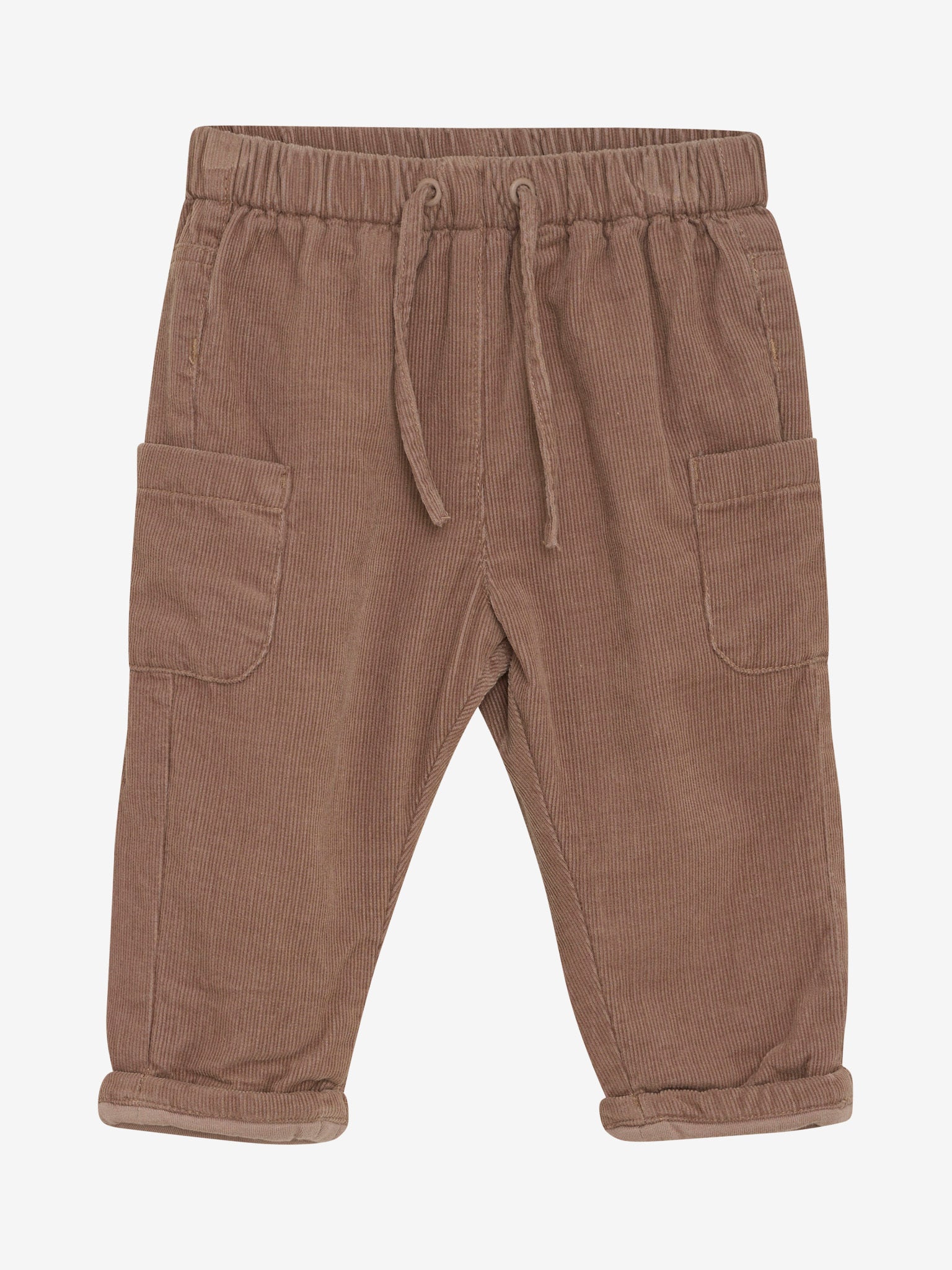 Diese braune Cordhose von MINYMO bringt mit ihren praktischen Seitentaschen spielerischen Komfort in deinen Alltag.
