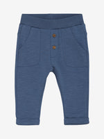 Diese blauen Sweatpants von MINYMO sind mit niedlichen kleinen Knöpfen verziert und sorgen für einen verspielten Look.