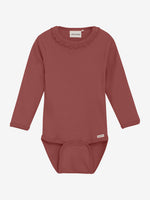 Der rote, gerippte Body von MINYMO besticht durch ein elegantes Rüschendetail am Kragen.