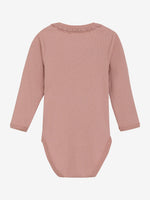 Dieser rosafarbene, gerippte Body von MINYMO besticht durch ein elegantes Kragendetail und verleiht jedem Outfit eine raffinierte Note.