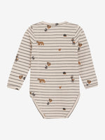 Dieser langärmelige Body von MINYMO besticht durch sein gestreiftes Design und einen durchgehenden Waldtier-Print, der dem Kleidungsstück eine elegante Note verleiht.