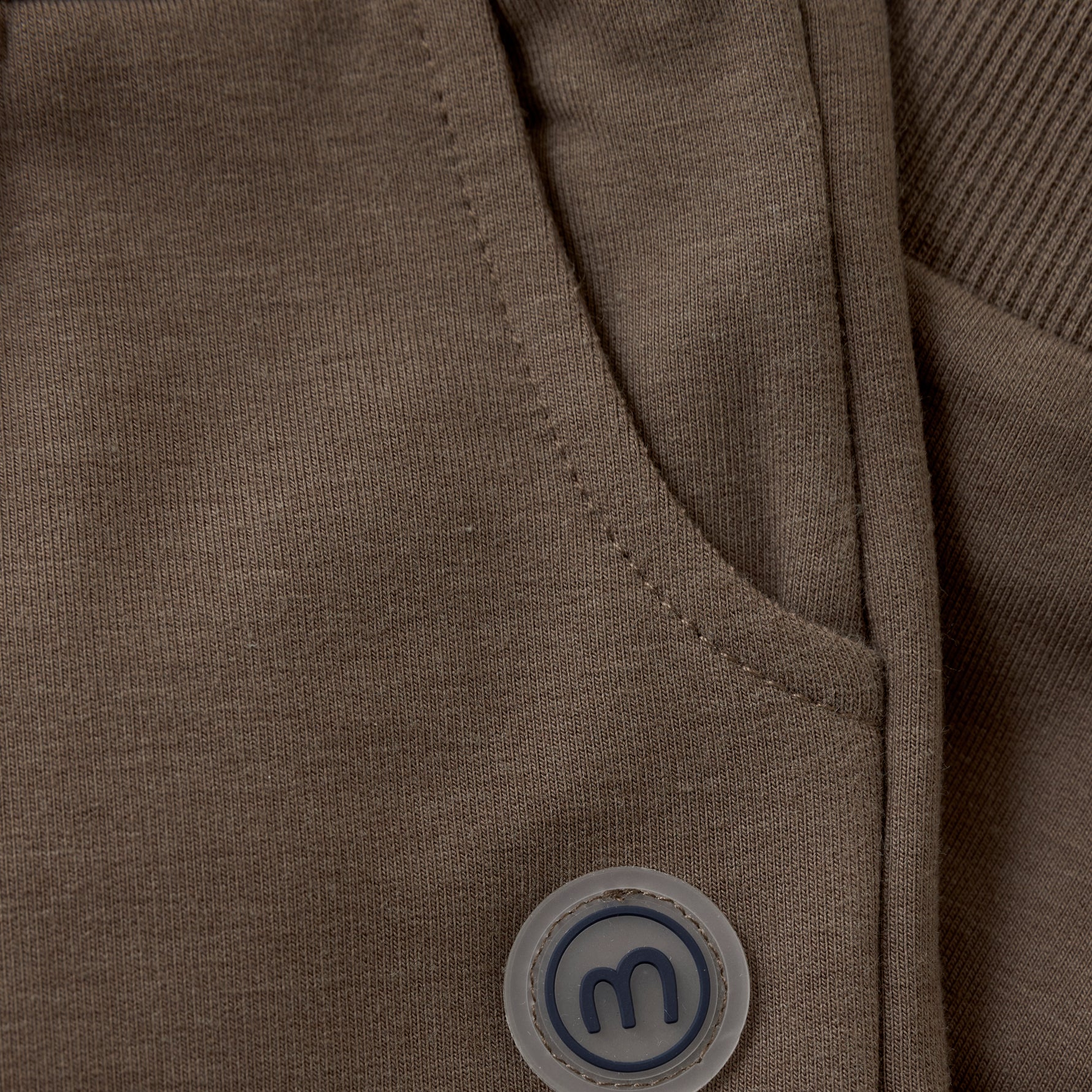 Diese braunen Sweatpants von MINYMO bieten bequemen Tragekomfort und sind ideal für entspannte Tage.