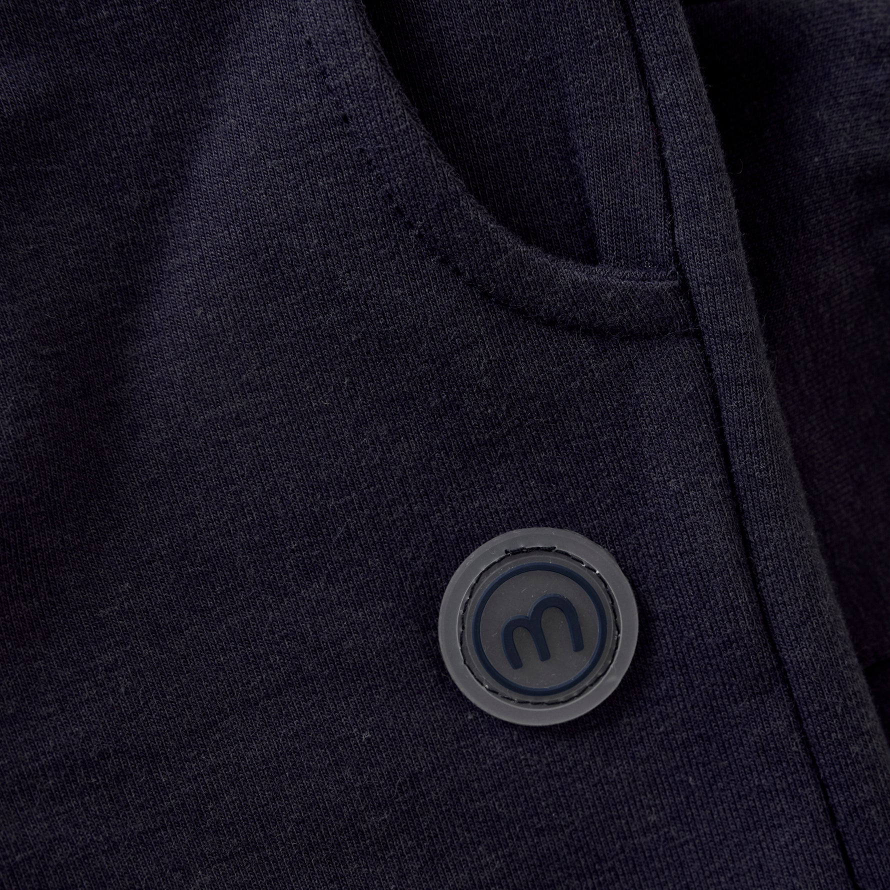 Diese dunkelblauen Sweatpants von MINYMO bieten Komfort und Stil in einem.