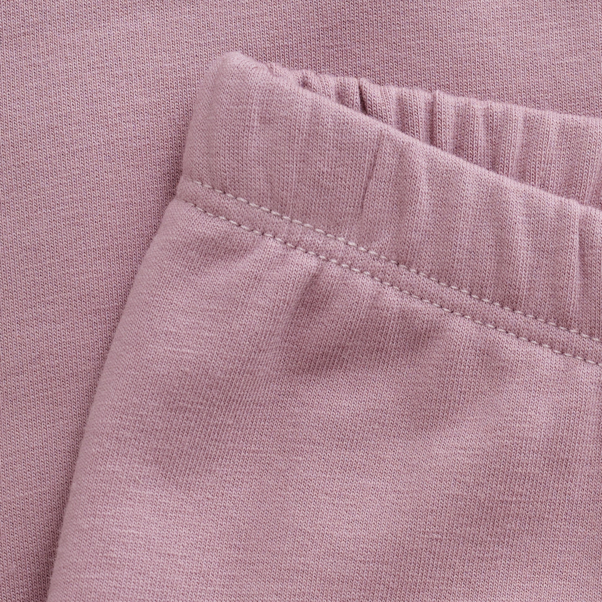 Entdecken Sie die stylischen rosa Leggings von MINYMO, die Komfort und trendiges Design perfekt vereinen.