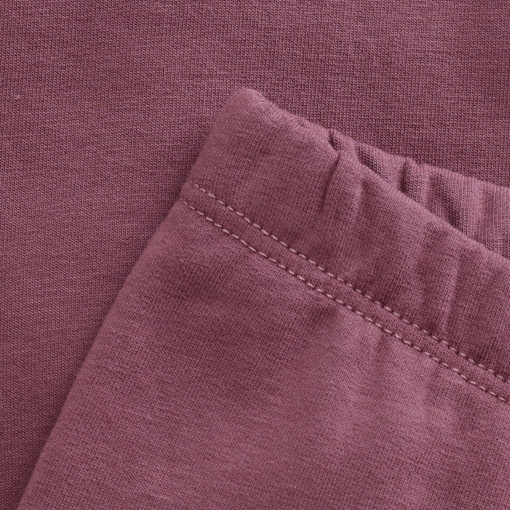 Diese bequemen Leggings von MINYMO bieten optimalen Tragekomfort und sind die perfekte Wahl für entspannte Tage oder sportliche Aktivitäten.