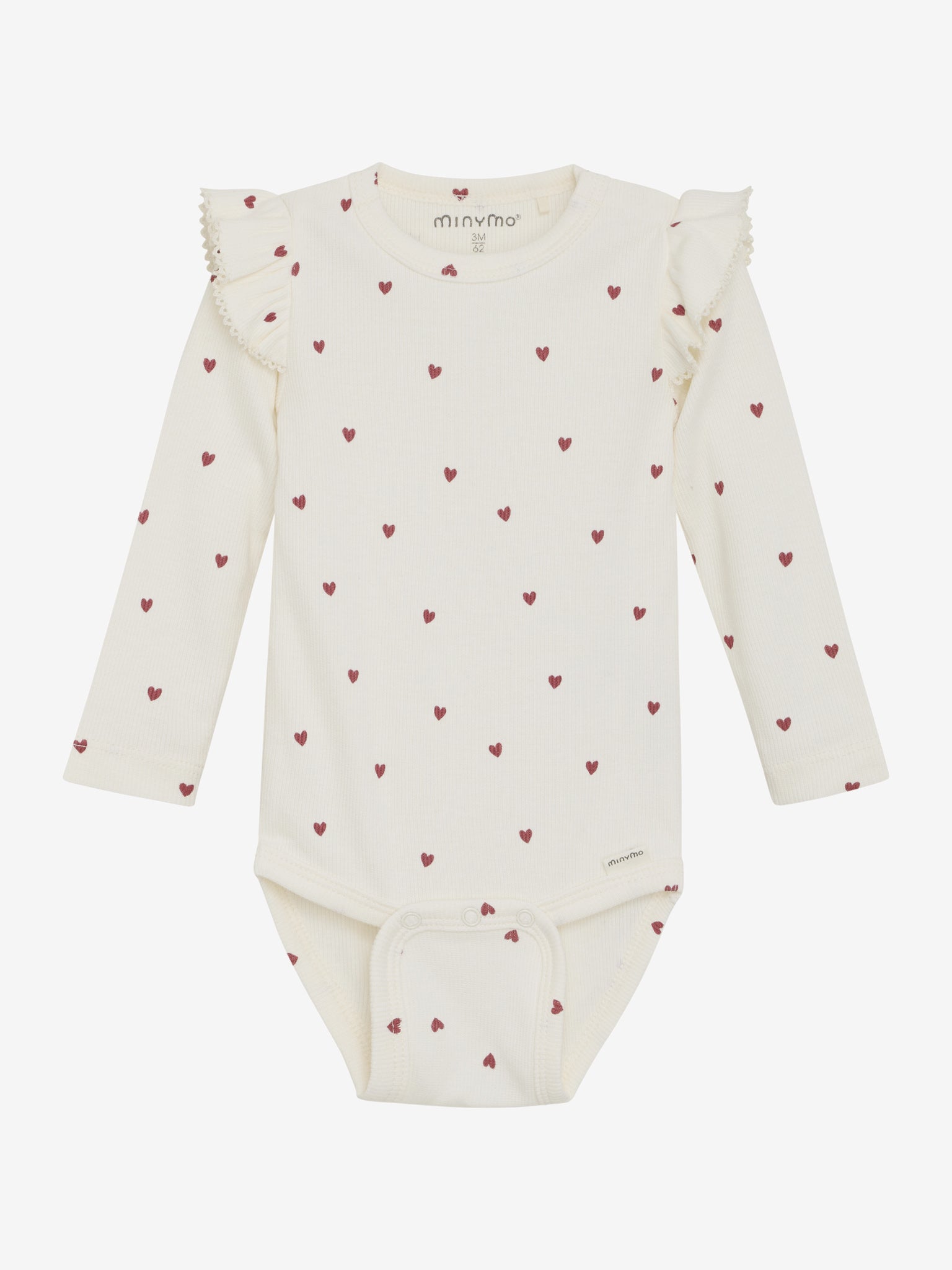 Dieser weiße Langarm-Body von MINYMO besticht durch seine gerippte Struktur und ein durchgehendes rotes Herzmuster, das für einen verspielten Look sorgt.