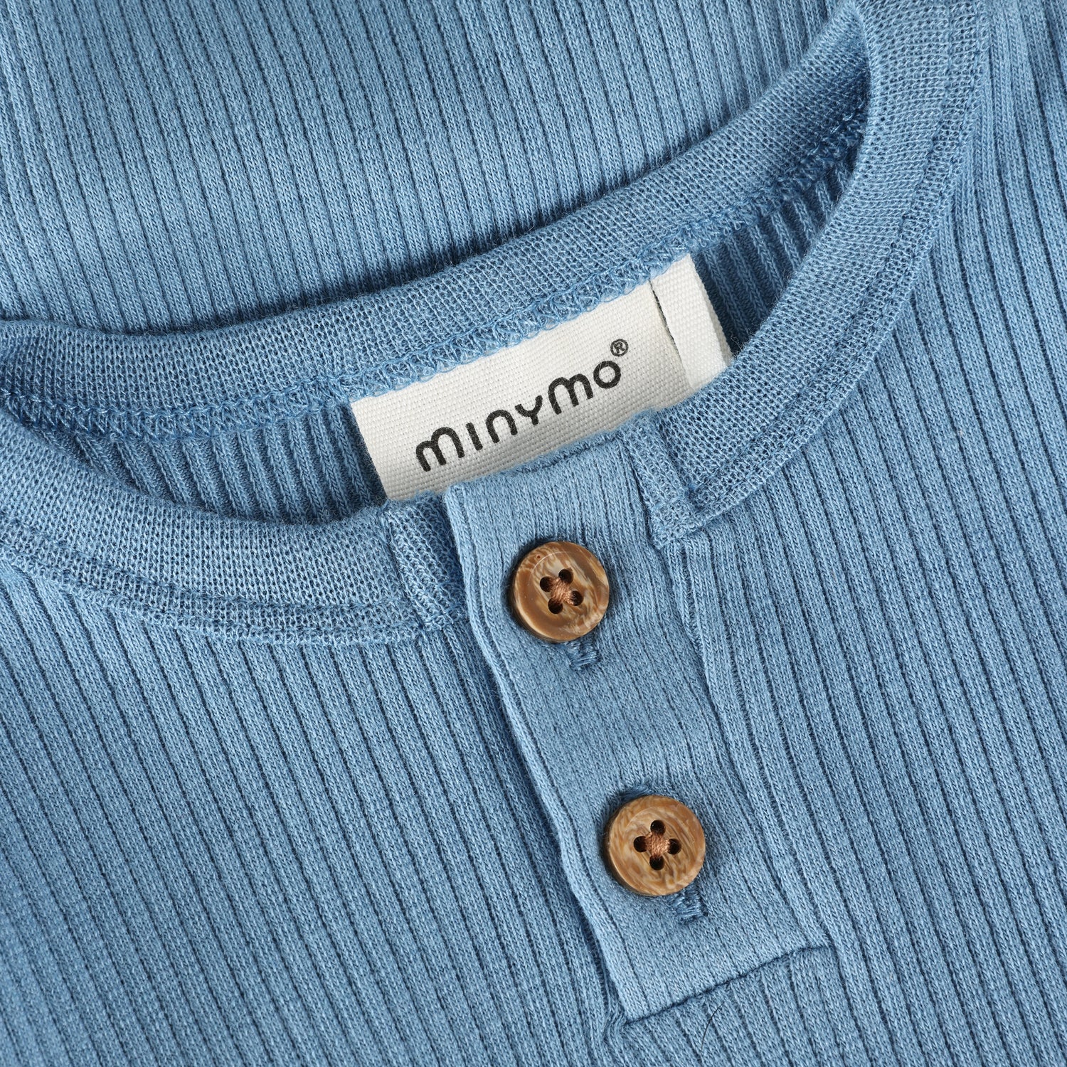 Blauer mitwachsender langarm Body von MINYMO.