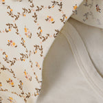 Elegantes Langarm-Body-Kleid mit charmanten Blumenmuster – perfekt für jeden Tag. Das hochwertige Material aus 95% Baumwolle und 5% Elastane bietet optimalen Komfort und Bewegungsfreiheit. Von Minymo, bekannt für qualitativ hochwertige Kindermode.