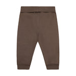 Eine wunderbare braune Hose von Minymo aus 100% Baumwolle – perfekt für Kinder, die Komfort und Stil lieben. Das hochwertige Material sorgt für Langlebigkeit und angenehmes Tragegefühl den ganzen Tag über.