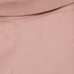 Eine wunderbare rosa Hose von Minymo aus 100% Baumwolle – perfekt für Kinder, die Komfort und Stil lieben. Das hochwertige Material sorgt für Langlebigkeit und angenehmes Tragegefühl den ganzen Tag über.