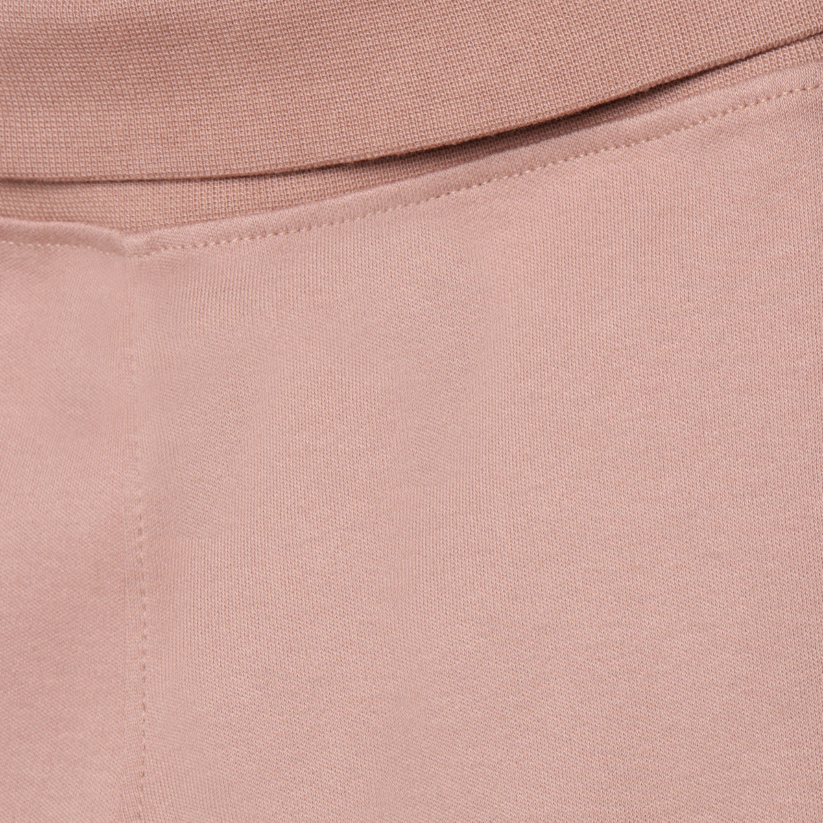Eine wunderbare rosa Hose von Minymo aus 100% Baumwolle – perfekt für Kinder, die Komfort und Stil lieben. Das hochwertige Material sorgt für Langlebigkeit und angenehmes Tragegefühl den ganzen Tag über.