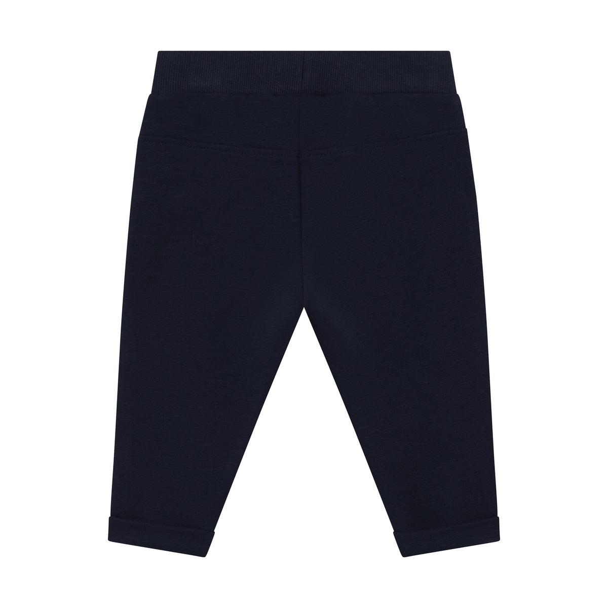 Diese hochwertigen Sweatpants von Minymo in klassischem Dunkelblau überzeugen mit ihrer weichen, atmungsaktiven Materialzusammensetzung aus 95% zertifizierter Bio-Baumwolle und 5% Elastane, die optimale Bewegungsfreiheit und langanhaltenden Tragekomfort bietet. Das elastische Material passt sich perfekt an und eignet sich ideal für entspannte Tage zu Hause, sportliche Aktivitäten oder lässige Freizeitlooks.