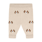 Die Knit Hose von Minymo besticht durch liebevolle Hunde Designs und überzeugt mit hohem Tragekomfort. Das hochwertige Material aus 90% Baumwolle und 10% Acryl sorgt für Strapazierfähigkeit und angenehme Bewegungsfreiheit. Perfekt für den Alltag – praktisch, langlebig und niedlich zugleich.