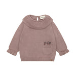 Gemütlicher Knit Pullover von Minymo aus 100% Baumwolle mit praktischer Tasche und zierlichem Blümchen-Detail – perfekt für jeden Tag.