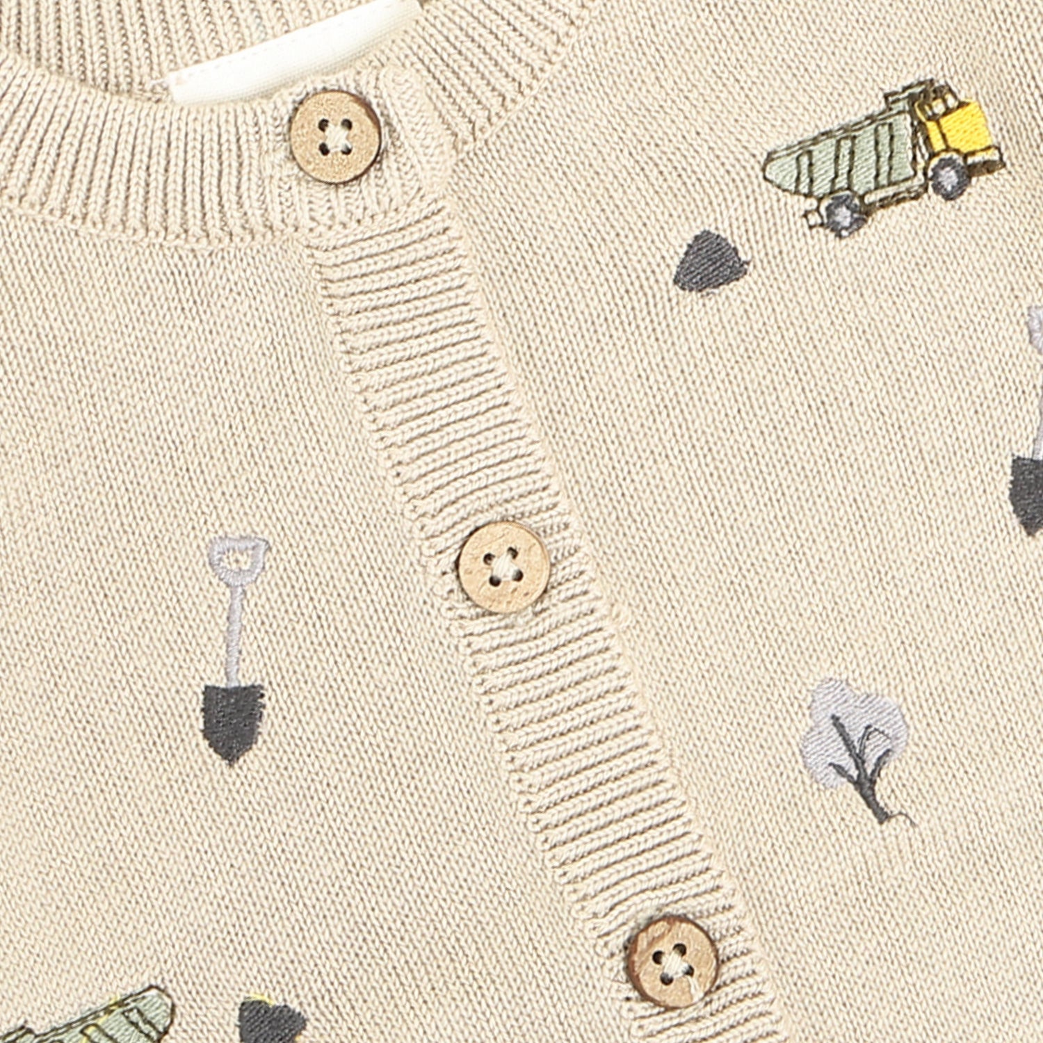 Dieser weiche Knit Cardigan in Beige von Minymo besticht durch durchdachte Details und hochwertiges Design. Aus 100% Baumwolle gefertigt, bietet er optimalen Tragekomfort und Langlebigkeit für den Alltag.