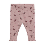 equeme Leggings von Minymo mit elastischem Rippstoff und verspieltem All-Over-Blümchen-Print. Die hochwertige Baumwollmischung mit Elastane bietet optimale Bewegungsfreiheit und Tragekomfort für aktive Kinder.