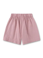 Diese rosa Shorts von Sanetta bieten Komfort und Stil für warme Tage. Perfekt, um entspannt und modisch durch den Sommer zu gehen.