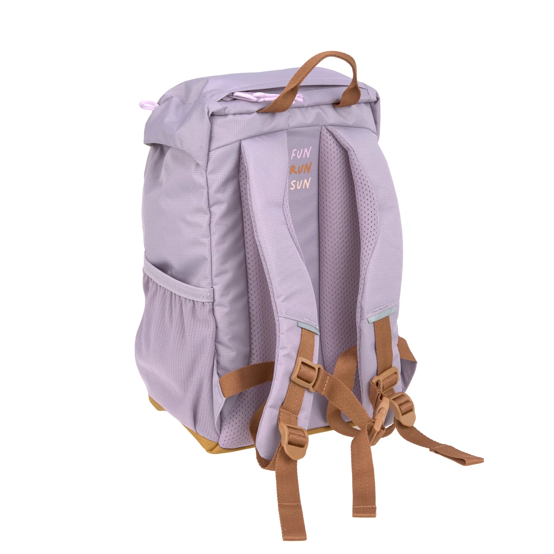 Der wasserabweisende Kinderrucksack Outdoor 9 L Little Gang Lilac mit Regenschutz und Sitzunterlage eignet sich zum Wandern, im Freien oder für den Waldkindergarten. Mit abnehmbaren Patches können die Kids den Rucksack nach Belieben gestalten.&nbsp;
