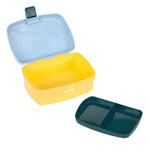 Mit der blauen BPA-freien Lunchbox aus der LÄSSIG X SmileyWorld® Kollektion sind hungrige Kids unterwegs bestens ausgerüstet. Die robuste Brotdose kommt inklusive einer herausnehmbaren Schale und ist spülmaschinengeeignet. 