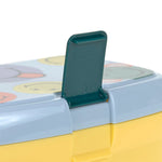 Mit der blauen BPA-freien Lunchbox aus der LÄSSIG X SmileyWorld® Kollektion sind hungrige Kids unterwegs bestens ausgerüstet. Die robuste Brotdose kommt inklusive einer herausnehmbaren Schale und ist spülmaschinengeeignet. 