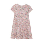 Das MINYMO-Kleid überzeugt durch ein sorgfältig gestaltetes Blumenmuster, das jedem Anlass eine elegante und zugleich frische Ausstrahlung verleiht.