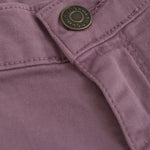 Diese lila Hose von MINYMO überzeugt durch ihren stilvollen Schnitt und sorgt für einen modischen Auftritt.&nbsp;