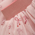 Der rosa Rock von MINYMO begeistert mit funkelnden Schleifen und verleiht jedem Look eine besondere Note.