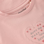 Rosa langarm T-Shirt von MINYMO mit Herzmotiv.
