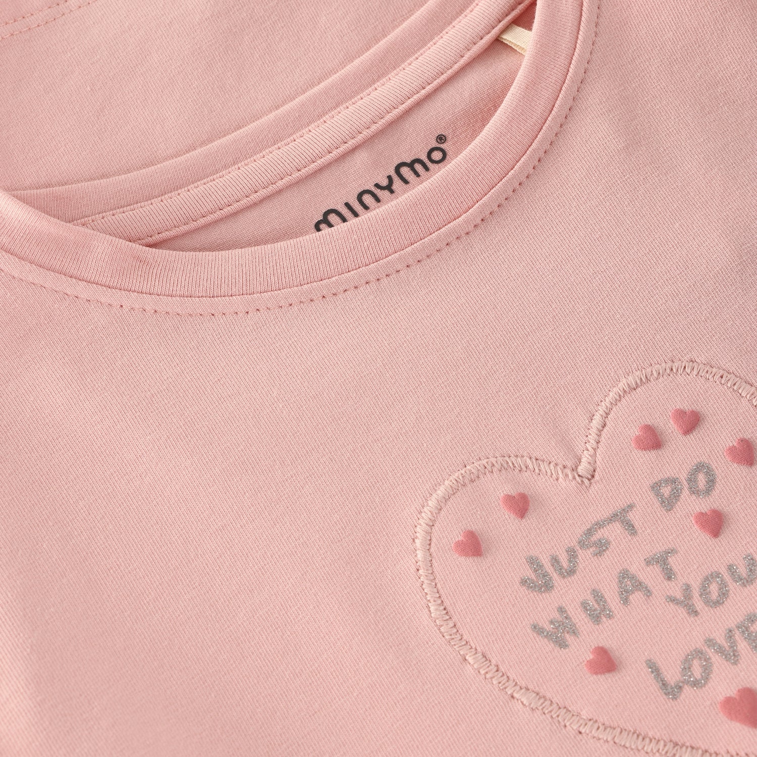 Rosa langarm T-Shirt von MINYMO mit Herzmotiv.