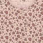 Ein weiches Langarm-Shirt aus hochwertiger Baumwollmischung mit verspieltem All-Over-Herzprint. Das rosa Shirt von Minymo besticht durch seinen komfortablen Sitz und die elastische Stoffmischung, die Bewegungsfreiheit garantiert. Perfekt für jeden Tag.