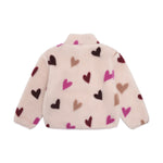 Kuschelige Teddy Jacke mit verspieltem All Over Herzprint – perfekt für kleine Abenteurer. Die hochwertige Polyesterfütterung sorgt für extra Wärme und Komfort an kühlen Tagen. Minymo Qualität für zeitlose Kindermode.