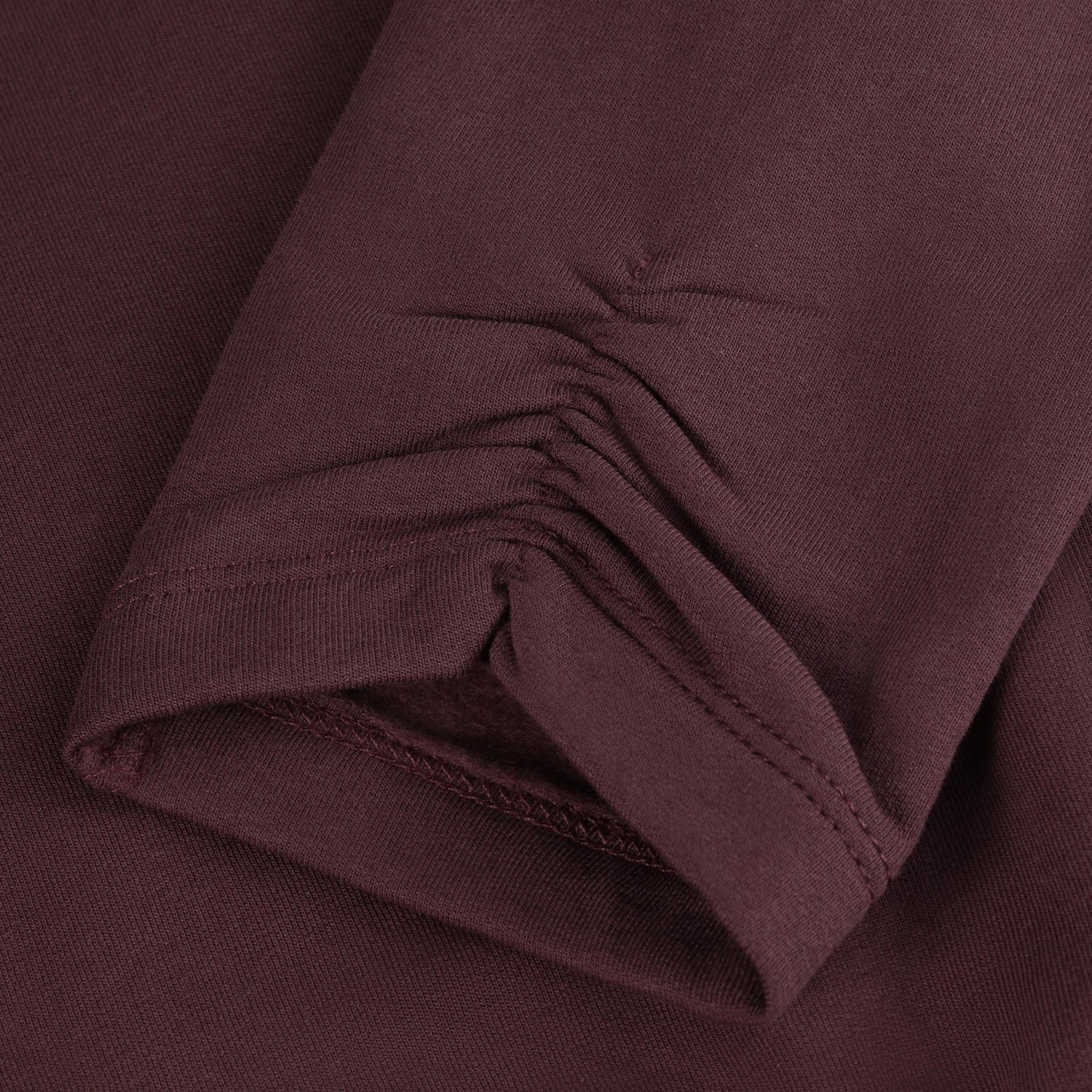 Bequeme Sweat Leggings in Lila von Minymo – perfekt für Alltag und Freizeit. Die weiche Mischung aus 95% Baumwolle und 5% Elastane bietet optimalen Tragekomfort und Bewegungsfreiheit. Ideal für Kinder, die Wert auf Qualität und Style legen.