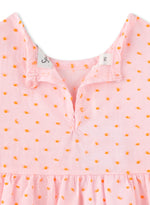 Schickes Mädchenkleid in Rosa mit eingewebten Knötchen in Orange und süßen Flügelärmeln von Sanetta Pure