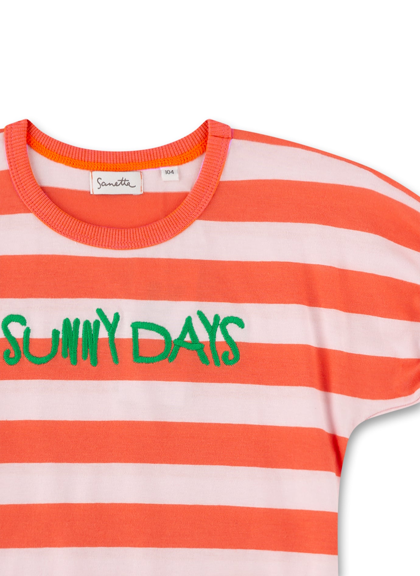 T-Shirt in einem zeitlosen Ringeldesgin mit dem Wording SUNNY DAYS auf der Brust von Sanetta Pure