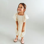 Elegantes Sommerkleid von WHEAT aus 100% Bio-Baumwolle. Das Dress S/S Elva besticht durch seine luftige Leichtigkeit und natürliche Materialqualität. Perfekt für warme Tage – angenehm zu tragen und umweltbewusst produziert. Ein zeitloses Basics-Piece für deinen Kleiderschrank.