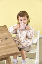 Der Trinklernbecher aus der Tiny Team Cat Kollektion von Lässig punktet mit Funktionalität, liebevollem Design und ressourcenschonendem Material. Der Becher ist BPA-frei, leicht sowie mikrowellen- und spülmaschinengeeignet.