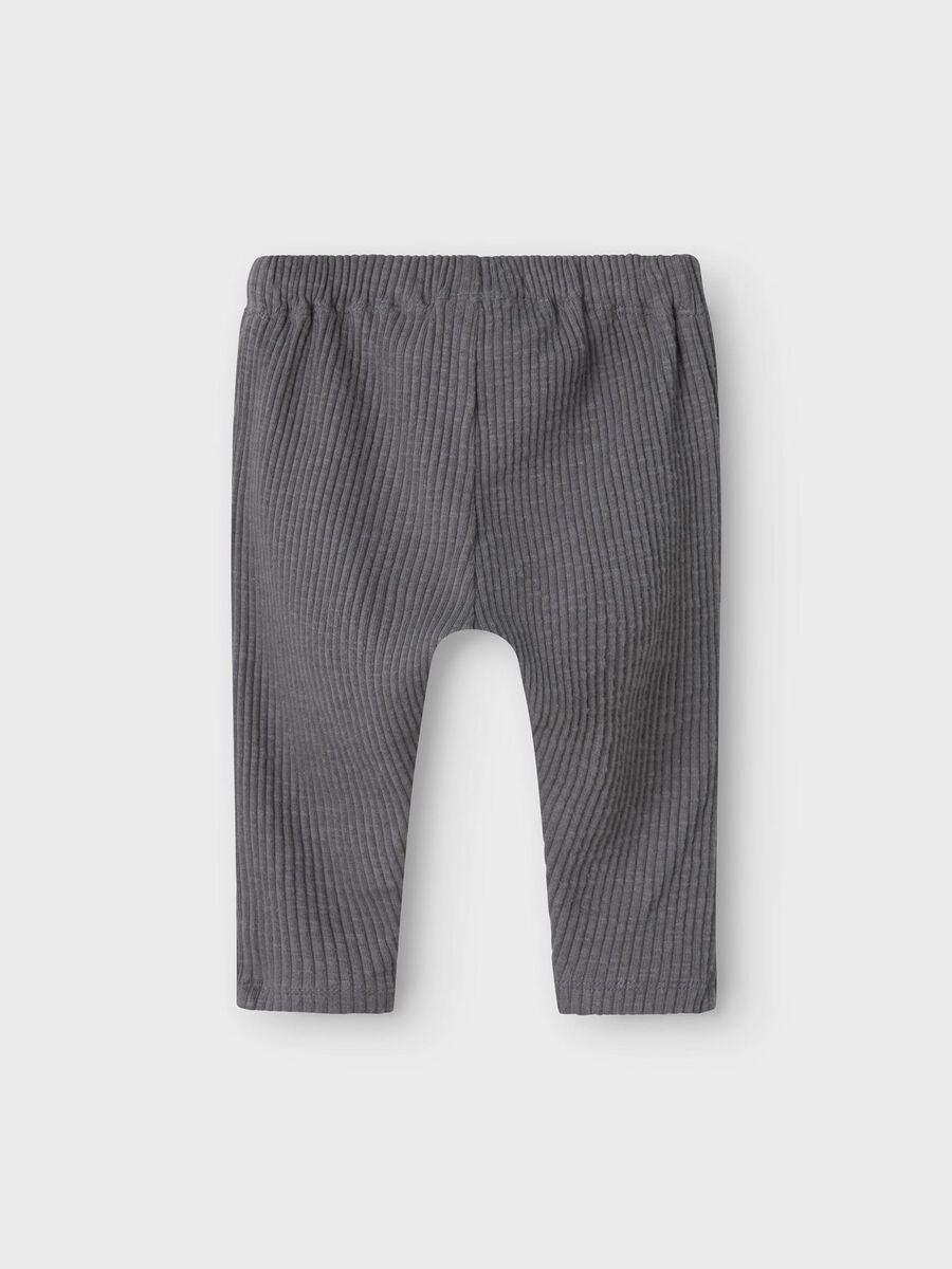 Beschreibung

Diese Jersey-Hose bietet Ihrem Kind Komfort und Bewegungsfreiheit dank des weichen, dehnbaren Materials – ideal für den Alltag und modische Looks.